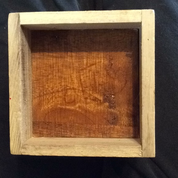 Etched wood candle holder. H258 - Picture 4 of 4